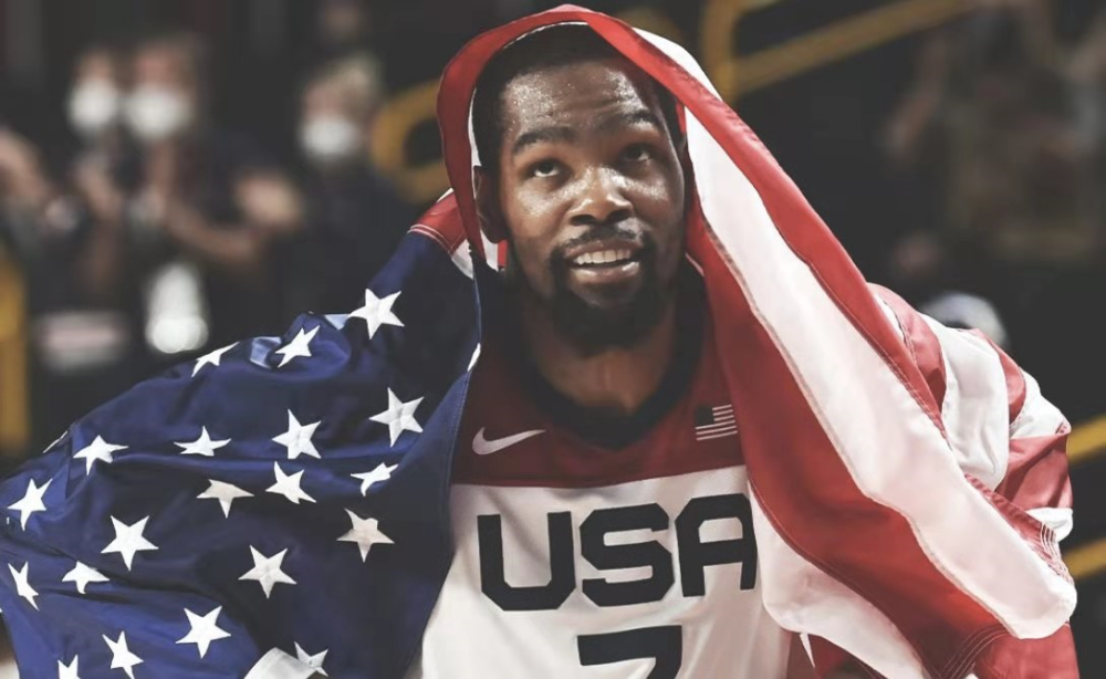 米体：尤文要求弗拉霍维奇大幅降薪留队，幅度可能接近一半（米体：尤文盼弗拉霍维奇留队，薪水或被腰斩）